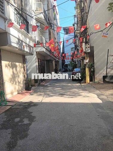Cho Thuê nhà 5Tầng Ngọc Thuỵ 3PN, ô tô 7 chỗ vào nhà, nội thất cơ bản