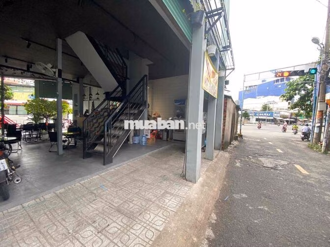 Mặt bằng kinh doanh 2 mặt tiền ngay ngã tư