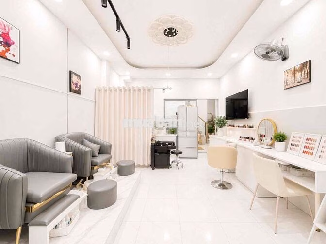 HẺM XE HƠI TRÁNH ,VỊ TRÍ KINH DOANH SIÊU ĐỈNH SÁT QUẬN 1 sát mặt tiền