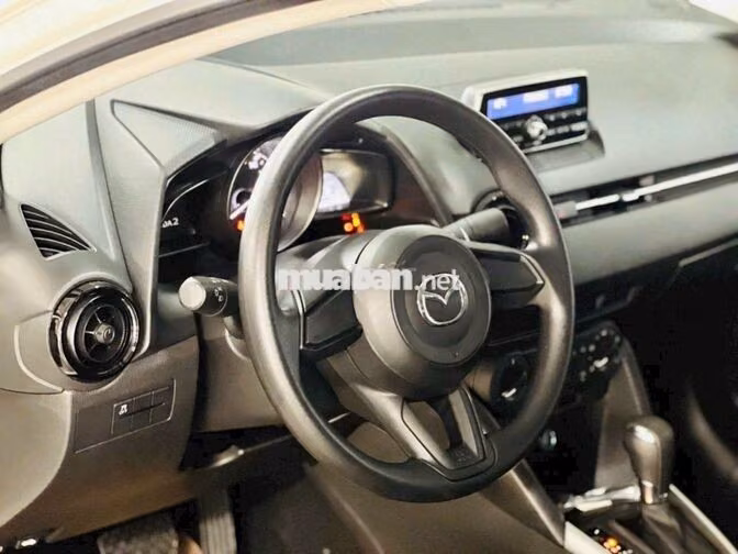 Mazda 2 AT Trắng