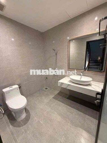 CHO THUÊ NHÀ NGUYÊN CĂN TẠI CỰ KHỐI - NHÀ MỚI 3PN- NỘI THẤT CƠ BẢN