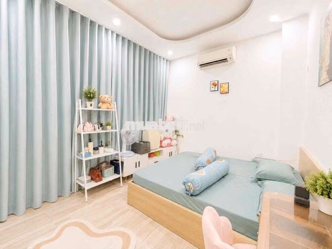 HẺM XE HƠI TRÁNH ,VỊ TRÍ KINH DOANH SIÊU ĐỈNH SÁT QUẬN 1 sát mặt tiền
