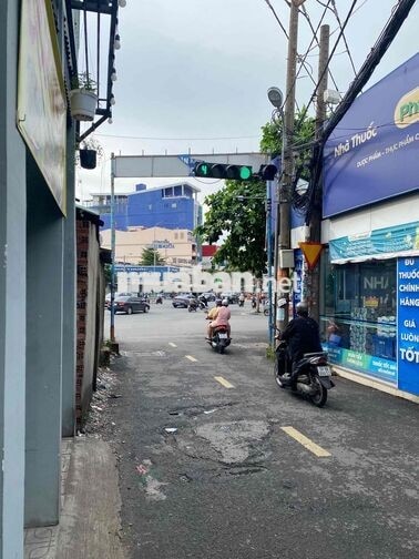 Mặt bằng kinh doanh 2 mặt tiền ngay ngã tư