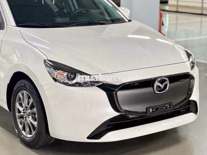 Mazda 2 AT Trắng