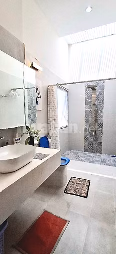 Nhà mới, cách đường lớn 1 căn nhà, chính chủ