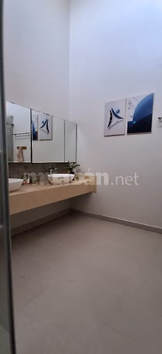Nhà mới, cách đường lớn 1 căn nhà, chính chủ