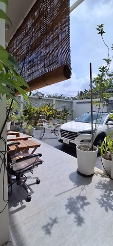 Nhà mới, cách đường lớn 1 căn nhà, chính chủ
