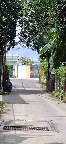 Nhà mới, cách đường lớn 1 căn nhà, chính chủ
