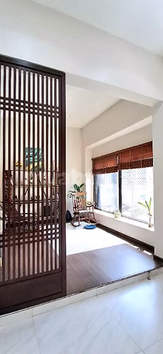 Nhà mới, cách đường lớn 1 căn nhà, chính chủ
