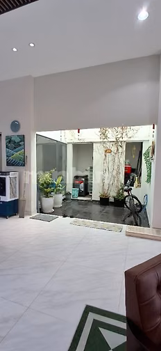 Nhà mới, cách đường lớn 1 căn nhà, chính chủ