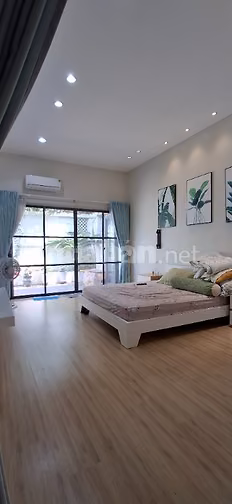 Nhà mới, cách đường lớn 1 căn nhà, chính chủ