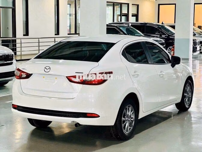 Mazda 2 AT Trắng