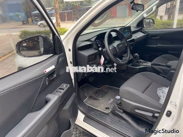 Toyota Hilux Pro 2.8L 4x2 AT 2026 - 671 Triệu