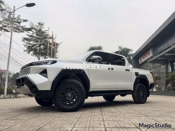 Toyota Hilux Pro 2.8L 4x2 AT 2026 - 671 Triệu