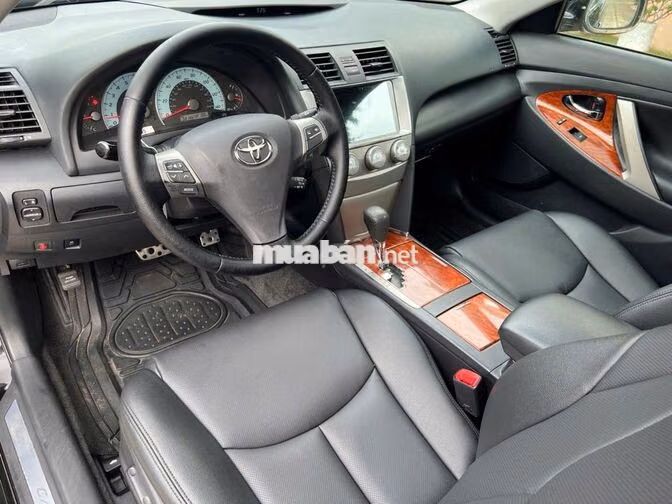 TOYOTA CAMRY SE 2.5. MODEL 2010