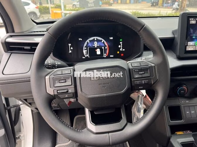 Toyota Hilux Pro 2.8L 4x2 AT 2026 - 671 Triệu