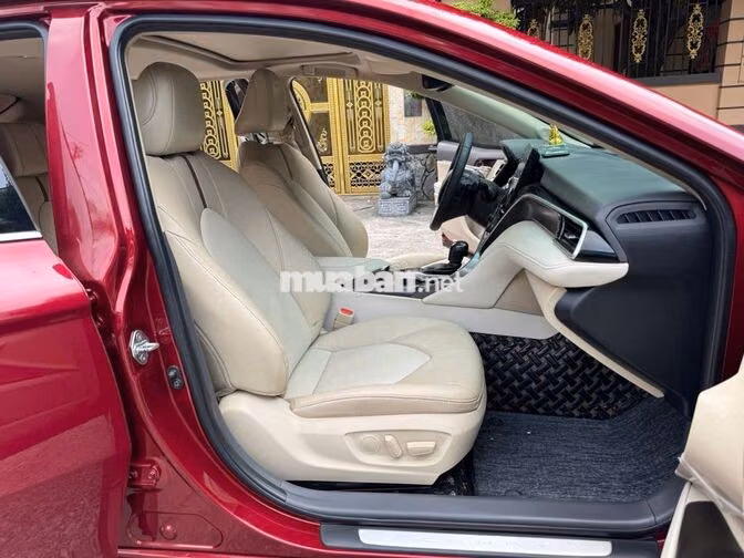 Toyota Camry 2.5Q 2022 Đỏ