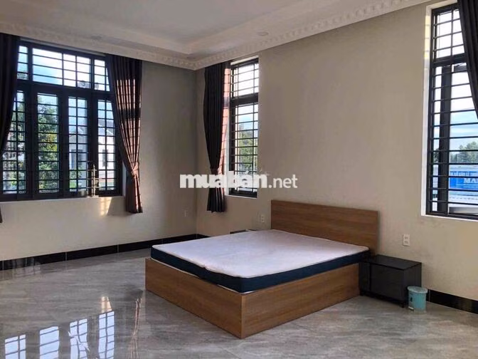 Biệt Thự Thành Phố Mới , gần eaon. 320m2 1 trệt 1 Lầu full nội thất