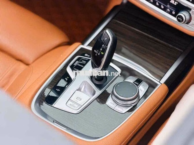 BMW 730Li 2018 Trắng Tự động 8 cấp