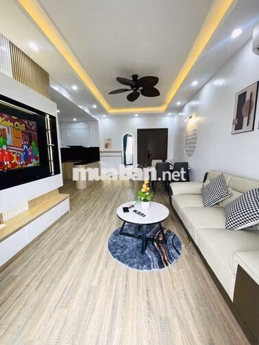 Chủ Nhà Chuyển Xuống Mặt Đất Cần Bán Căn 3 Phòng Ngủ Cao Cấp 
