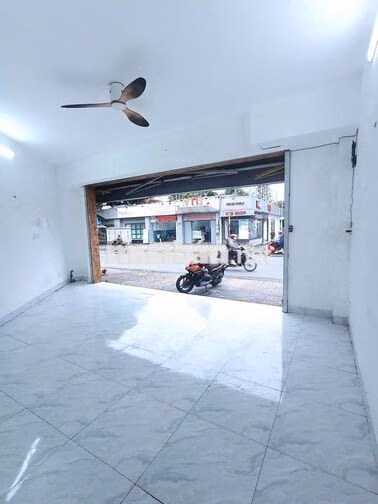 MẶT TIỀN NƠ TRANG LONG 7M NGANG CÓ GÁC LỬNG VỈA HÈ RỘNG CHO MỞ QUÁN ĂN
