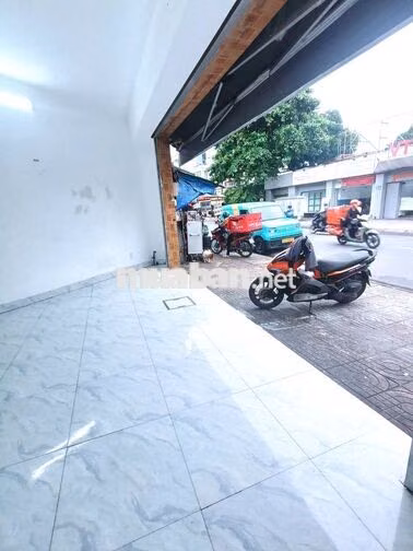 MẶT TIỀN NƠ TRANG LONG 7M NGANG CÓ GÁC LỬNG VỈA HÈ RỘNG CHO MỞ QUÁN ĂN