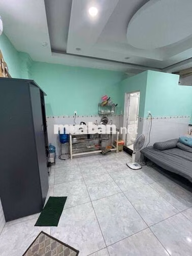 Phòng ban công mã L103 toilet riêng lối đi riêng