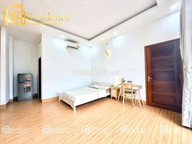 PHÒNG ĐẸP BAN CÔNG CỬA SỔ THOÁNG MÁT FULL NỘI THẤT