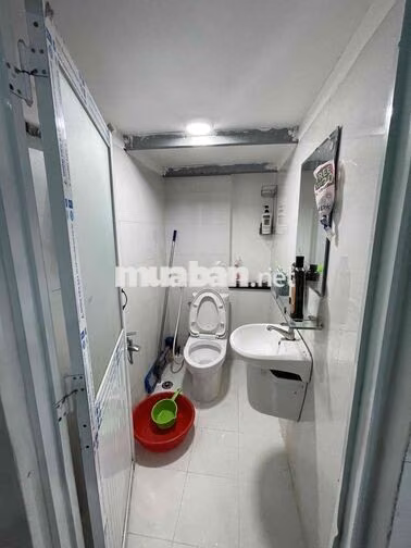 Phòng ban công mã L103 toilet riêng lối đi riêng