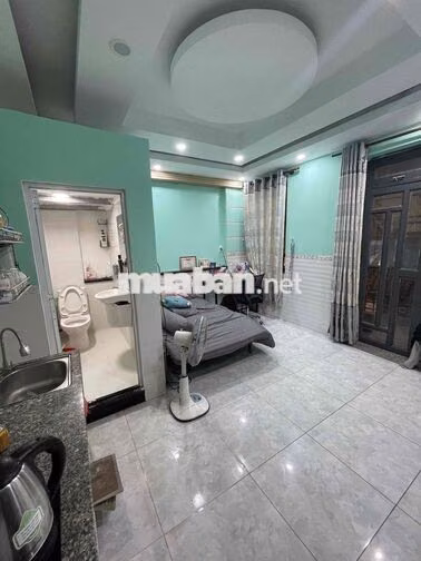 Phòng ban công mã L103 toilet riêng lối đi riêng