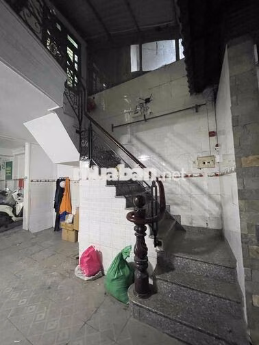 Phòng ban công mã L103 toilet riêng lối đi riêng