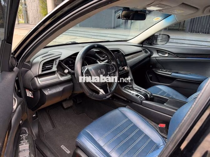 Honda Civic 1.8G 2019 full đồ chơi giờ còn 489tr