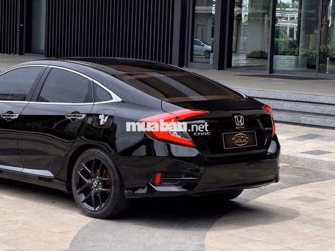 Honda Civic 1.8G 2019 full đồ chơi giờ còn 489tr