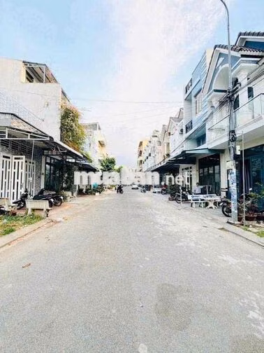 Nhà mới đẹp 2 lầu 4 phòng KDC Đh Y Dược