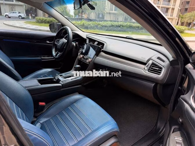 Honda Civic 1.8G 2019 full đồ chơi giờ còn 489tr