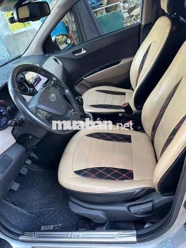 Hyundai Grand i10 Sedan Số sàn Bạc