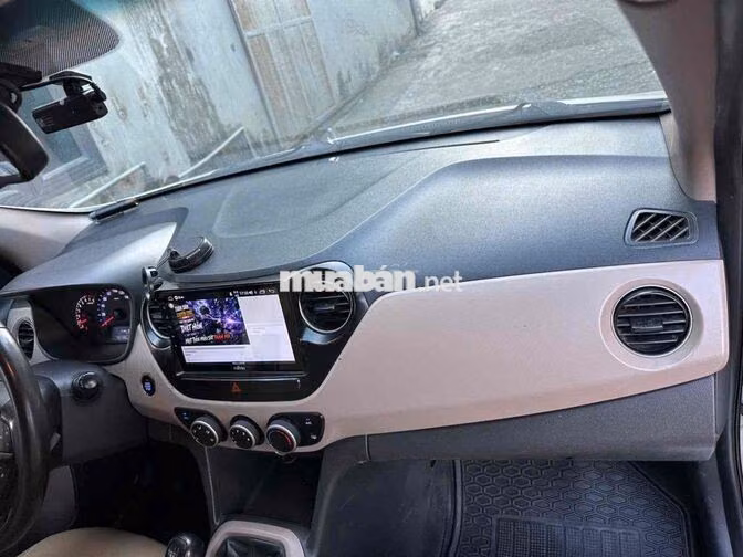 Hyundai Grand i10 Sedan Số sàn Bạc