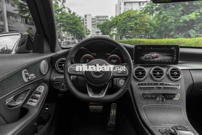 Mercedes C300 - 2020 mẫu facelift màu đen giá tốt