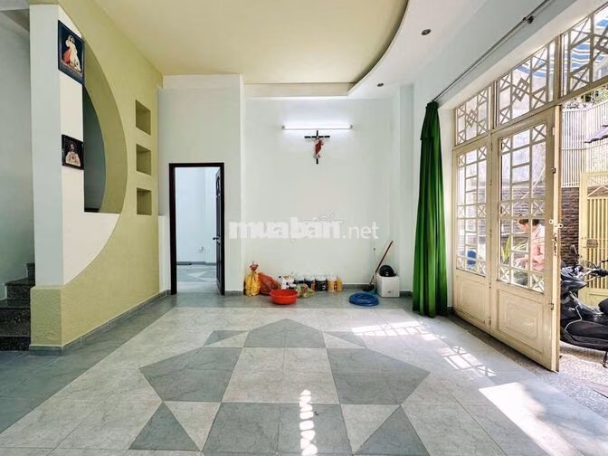 nhà 5 PN Lê Quang Định- Giá chỉ 18tr