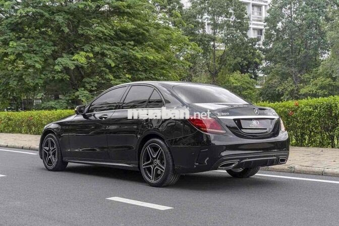 Mercedes C300 - 2020 mẫu facelift màu đen giá tốt