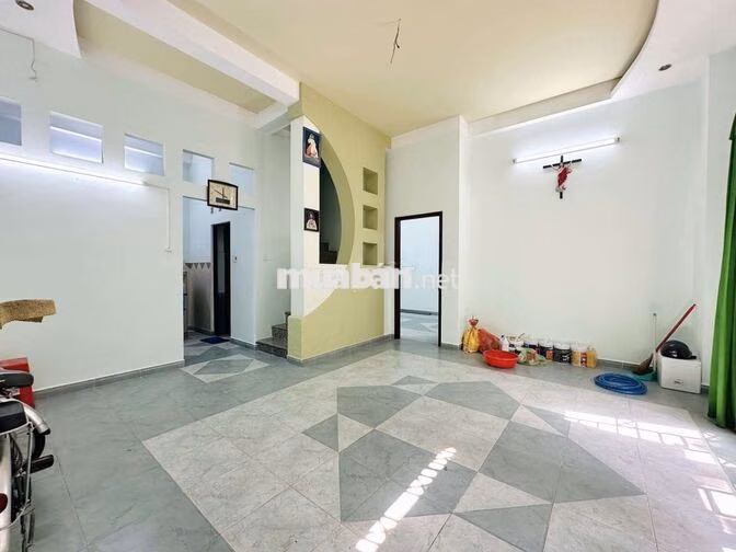 nhà 5 PN Lê Quang Định- Giá chỉ 18tr