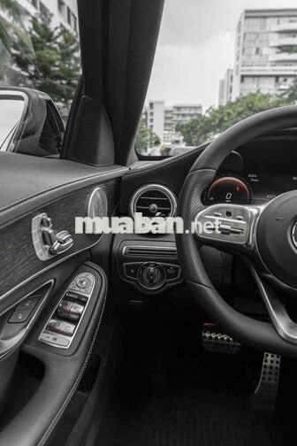 Mercedes C300 - 2020 mẫu facelift màu đen giá tốt