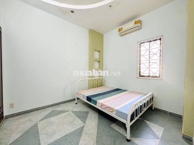 nhà 5 PN Lê Quang Định- Giá chỉ 18tr