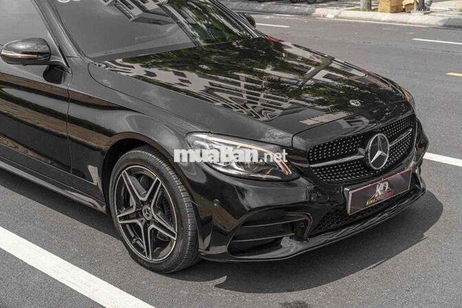 Mercedes C300 - 2020 mẫu facelift màu đen giá tốt