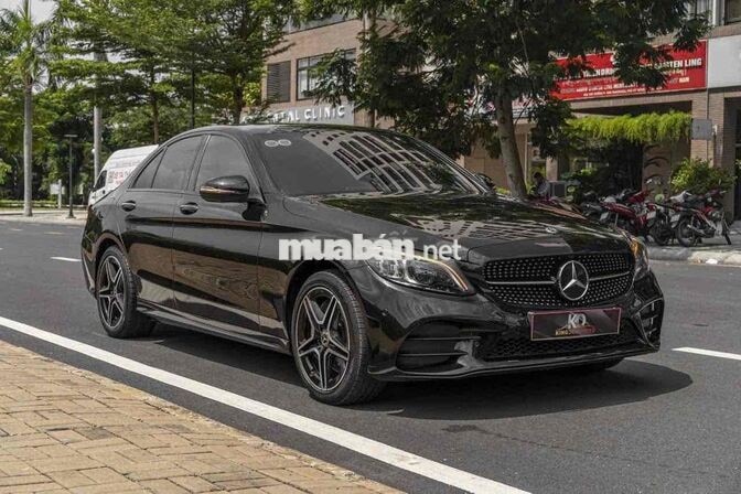 Mercedes C300 - 2020 mẫu facelift màu đen giá tốt