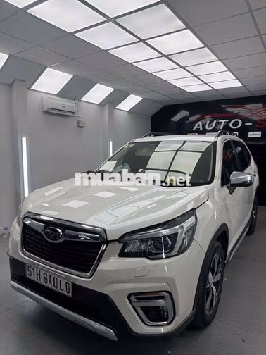 Subaru Forester bản full Trắng 5 chỗ