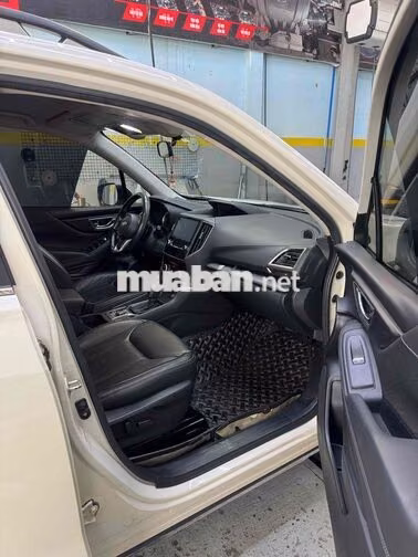 Subaru Forester bản full Trắng 5 chỗ