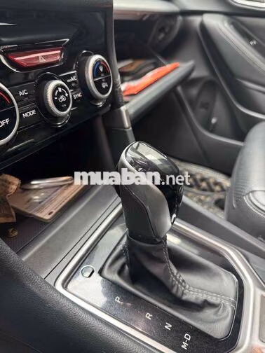 Subaru Forester bản full Trắng 5 chỗ