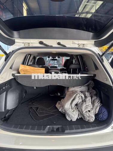 Subaru Forester bản full Trắng 5 chỗ