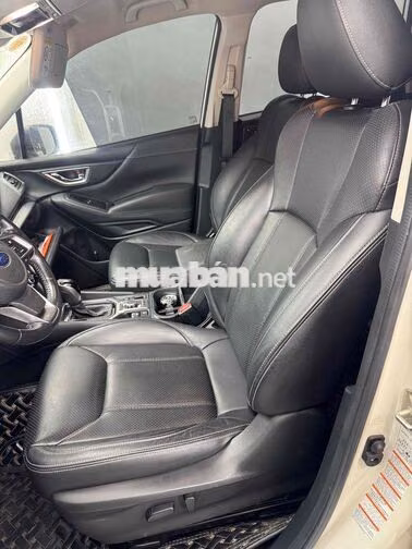 Subaru Forester bản full Trắng 5 chỗ